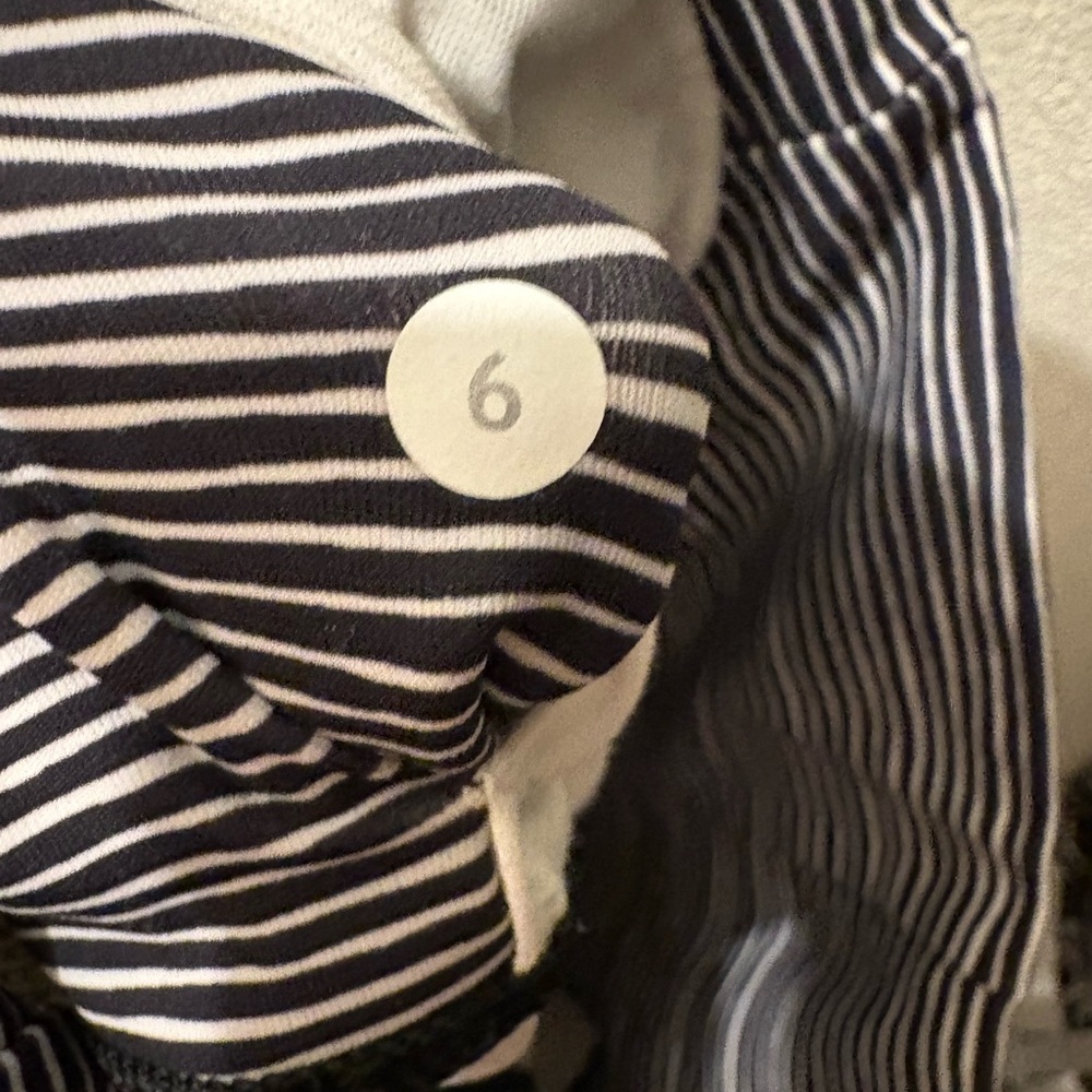 lululemon athletica size 6 black and white Abstract  Leggings - Picture 10 of 10